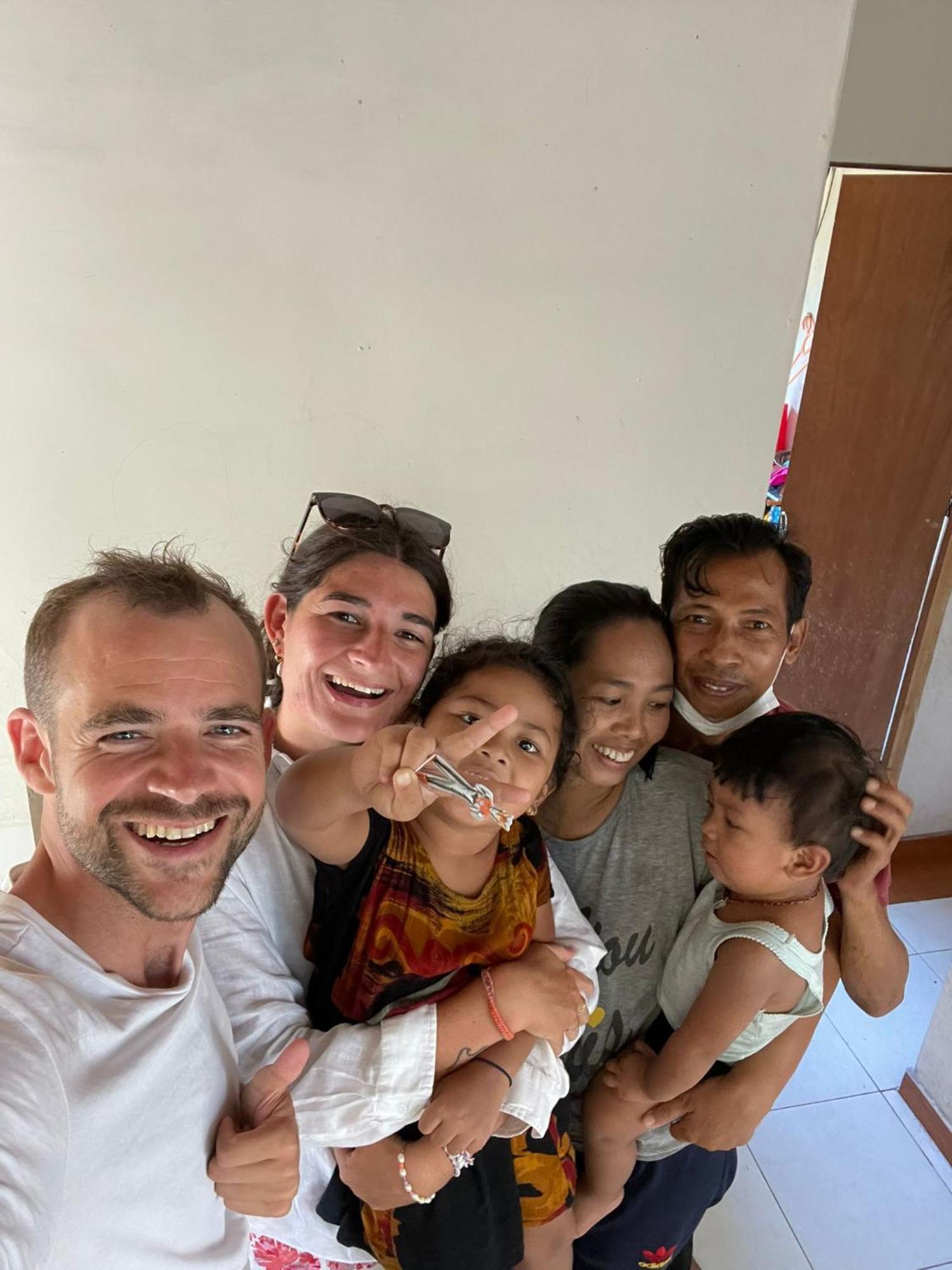 Mesari Homestay & Warung Амед Номер фото