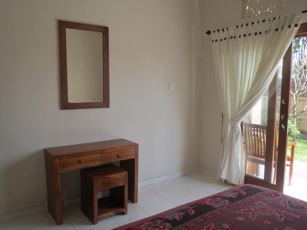 Mesari Homestay & Warung Амед Номер фото